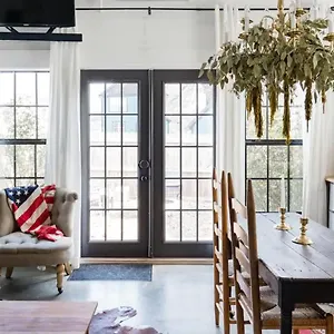  Holiday home Hip, Cozy With A Fire Pit In Cleveland Park United States